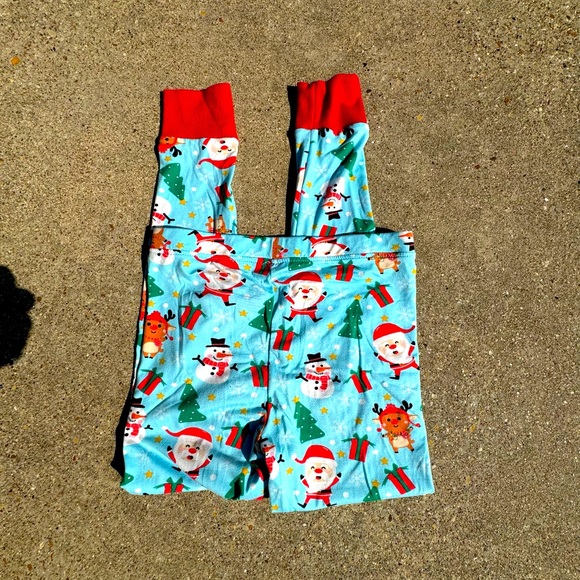Amanda Blu, Holiday Pajama Set, Size Youth Medium - Picture 6 of 7